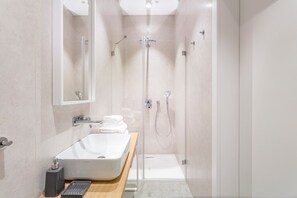 Deluxe Studio Suite, Balcony | Bathroom - Moderna Profit- Baltiq Plaza (Gdynia)