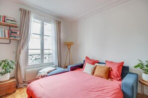 2 bedrooms, desk, iron/ironing board, travel crib - Cosy F3 Avec Home Office Équipé Proche La Défense (La Garenne-Colombes)
