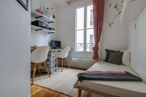 2 bedrooms, desk, iron/ironing board, travel crib - Cosy F3 Avec Home Office Équipé Proche La Défense (La Garenne-Colombes)