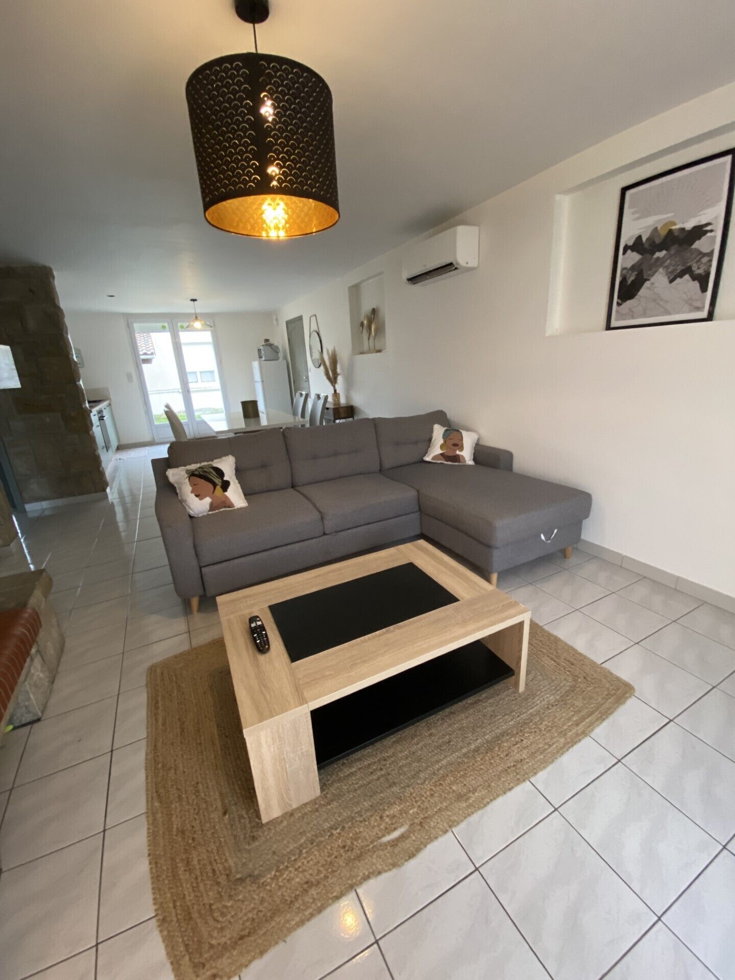 Appartement Tout Équipe Avec 2 Chambres et Jardin