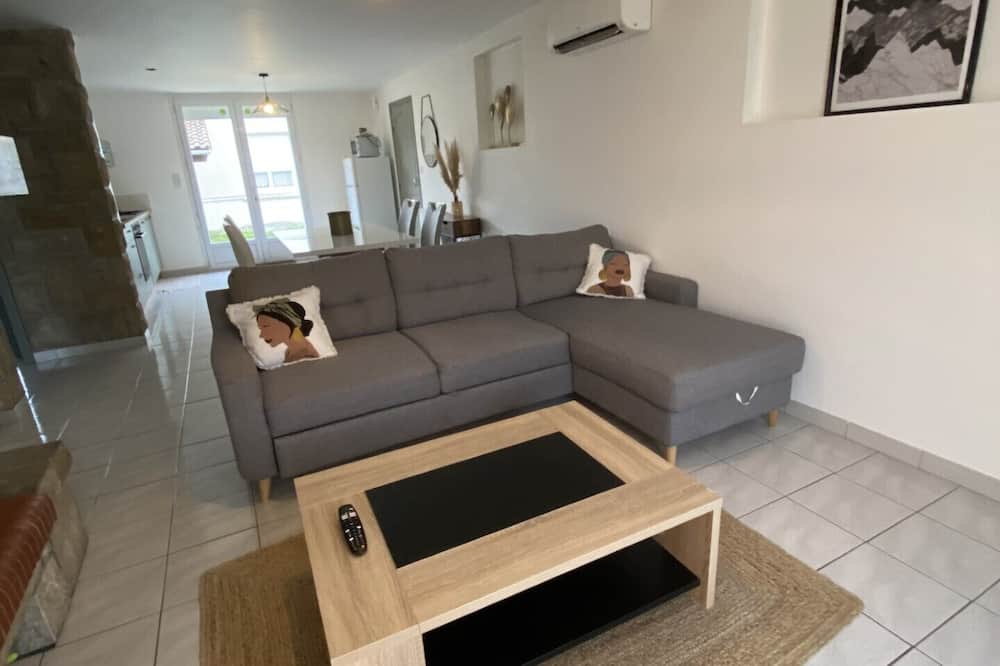 Appartement Tout Équipe Avec 2 Chambres et Jardin