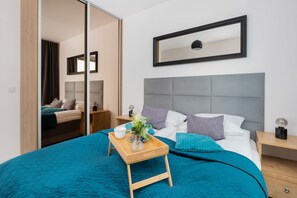 1 bedroom, bed sheets - Solvo Apartment Gdańsk by Renters (Gdansk)