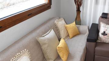 Apartamento | 2 quartos, escrivaninha