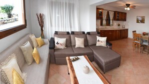 House - Goddesses Villa 1 in Nies (Almyros)