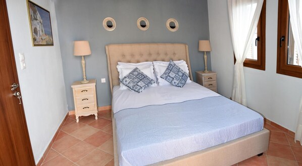 2 bedrooms, desk - Goddesses Villa 1 in Nies (Almyros)