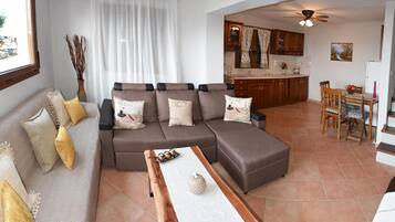 Apartment | 2 bedrooms, desk