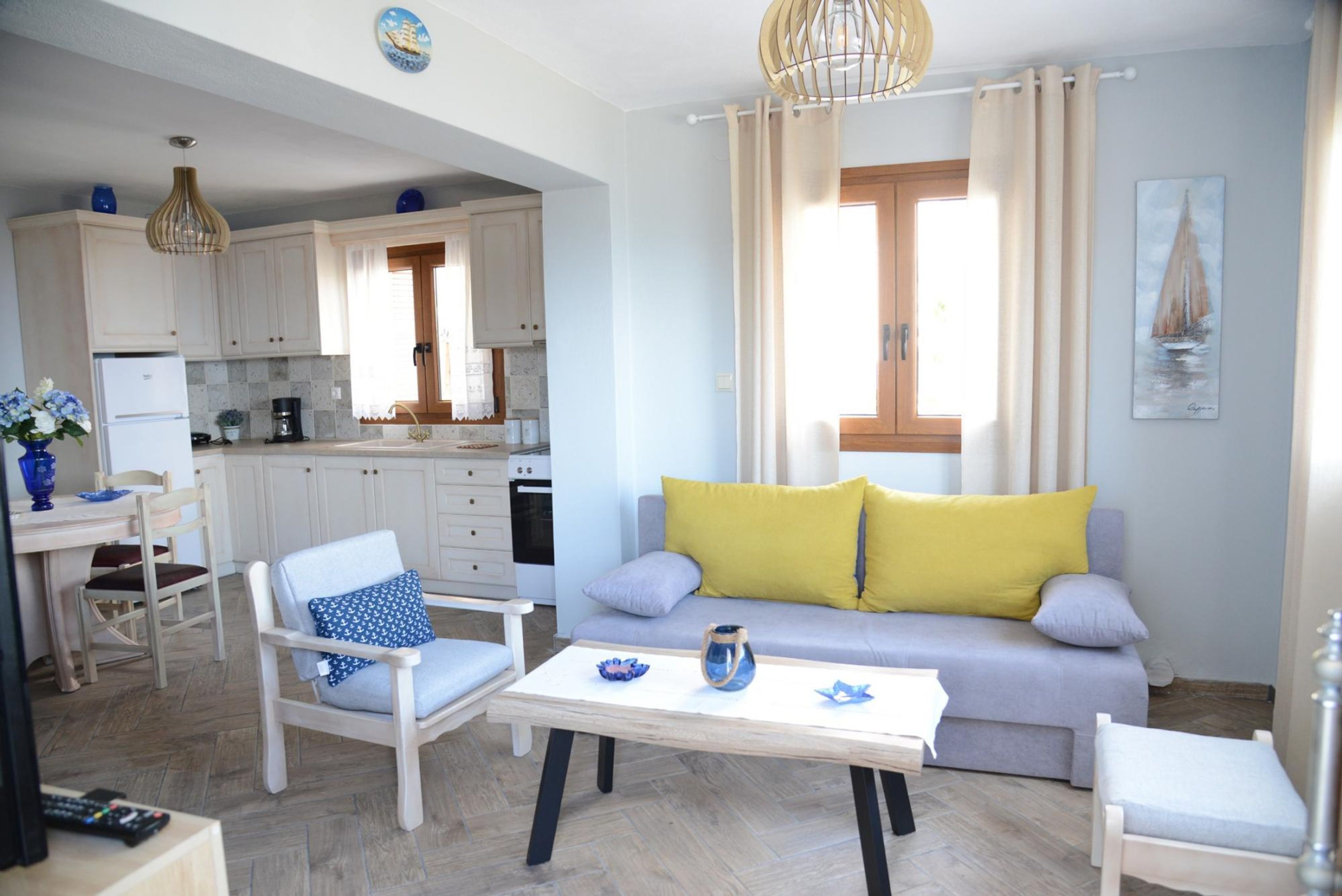 Apartment | 2 bedrooms, desk