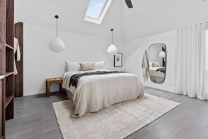 2 bedrooms, iron/ironing board, WiFi, bed sheets - Maple Suite, Berry - by Linnaeus Collection (Berry)