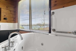Een douche, een haardroger, handdoeken