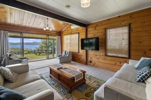 TV, fireplace - Kawaha on the Lake | Great Lake Views with Kayaks (Rotorua)
