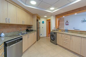 Family Apartment | Private kitchen - SuperHost - Large Familiar 3BR Apartment in Palm Jumeirah  (Dubai)