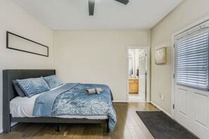 1 bedroom, desk, iron/ironing board, WiFi