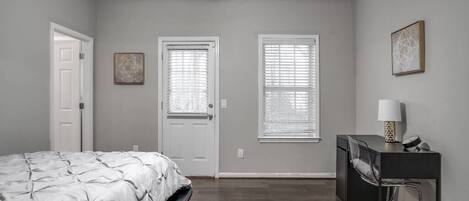 1 makuuhuone, työpöytä, silitysrauta/-lauta, Wi-Fi