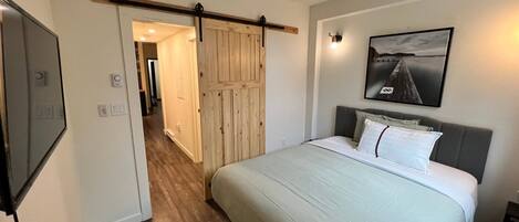 1 bedroom, iron/ironing board, internet, bed sheets