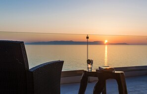 Property grounds - Luxury Seafront Villa (Tersanas)