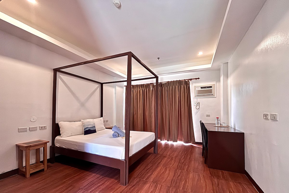 Dobbeltrom – standard, 1 queensize-seng, hageutsikt | Sengetøy av topp kvalitet, individuelt dekorert og individuelt innredet