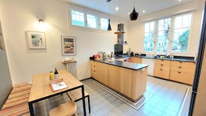 Køleskab, mikrobølgeovn, ovn, kogeplade