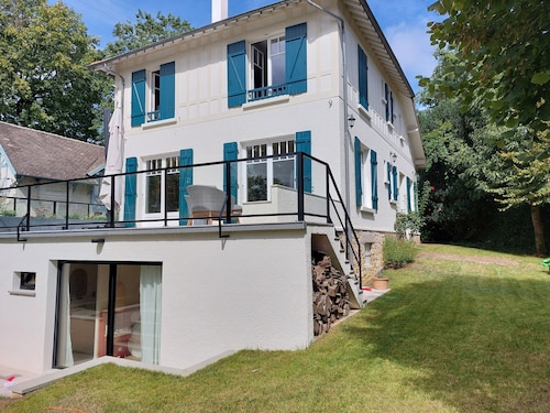 Belle Maison Familiale Proche de Paris et Versailles, 6-7 Chambres, 10-13 Pers