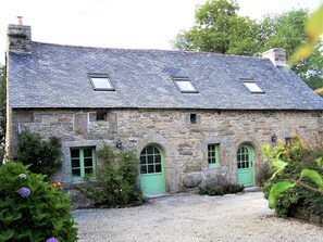 Exterior - Cottage de Charme Dans un Cadre Bucolique: Forêt.monts D'arrée. Baie de Morlaix (HUELGOAT)