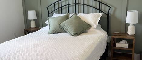 1 bedroom, iron/ironing board, WiFi (free), bed sheets