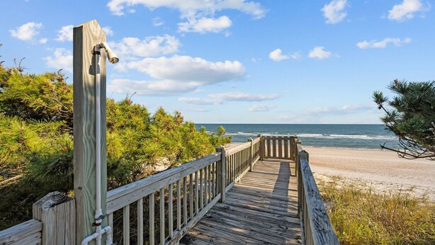 Unclassified image, 1 of 51, button - A Southern Charm - 5BR Oceanfront House in Surf City Sleeps 12 (Surf City)