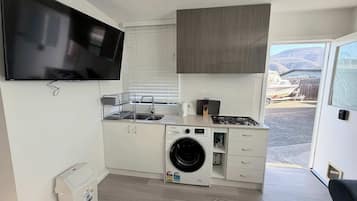 Réfrigérateur, micro-ondes, grille-pain