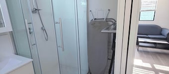 Private Studio | Convenient Stay Near Hobart