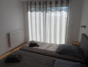 3 chambres, fer et planche à repasser, lit parapluie, Wi-Fi gratuit