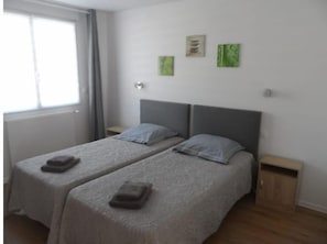 3 chambres, fer et planche à repasser, lit parapluie, Wi-Fi gratuit