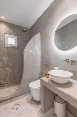 Kolmen hengen design-huone, keittotila | Kylpyhuone | Suihku, sadesuihkupää, designer-hygieniatuotteet, hiustenkuivaaja