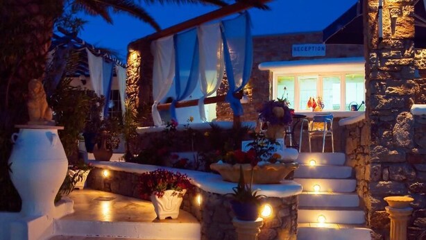 ฝ่ายต้อนรับ