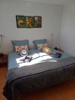 2 bedrooms, travel crib, free WiFi, bed sheets