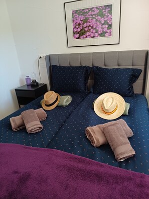2 bedrooms, travel crib, free WiFi, bed sheets