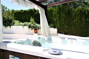 Bain à remous extérieur