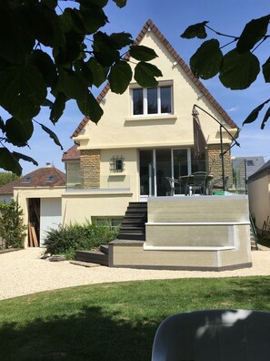 Exterior - Maison à 250 m de la Plage Très Calme Jardin Arboré Parking Loueur Vélos à 100 m (Cabourg)
