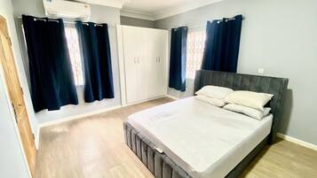 3 slaapkamers, een strijkplank/strijkijzer, wifi, beddengoed