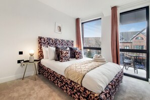 Deluxe-Apartment, 2 Schlafzimmer | 2 Schlafzimmer, Bügeleisen/Bügelbrett, kostenloses WLAN, Bettwäsche