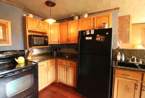 Refrigerador, microondas, placa de cocina, cafetera/tetera