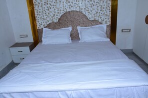 Deluxe Room - Rajrani Heritage Resort (Asind)