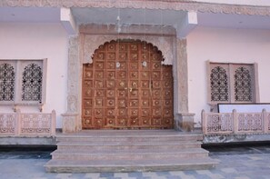 Majoituspaikan sisäänkäynti