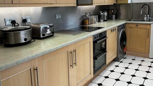 Shared kitchen facilities - Romance Deluxe Room (London)