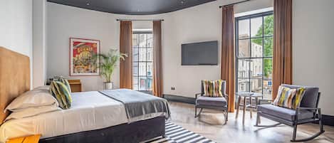 Deluxe Double Room, 1 Bedroom, Non Smoking | 1 bedroom, in-room safe, individually decorated, individually furnished