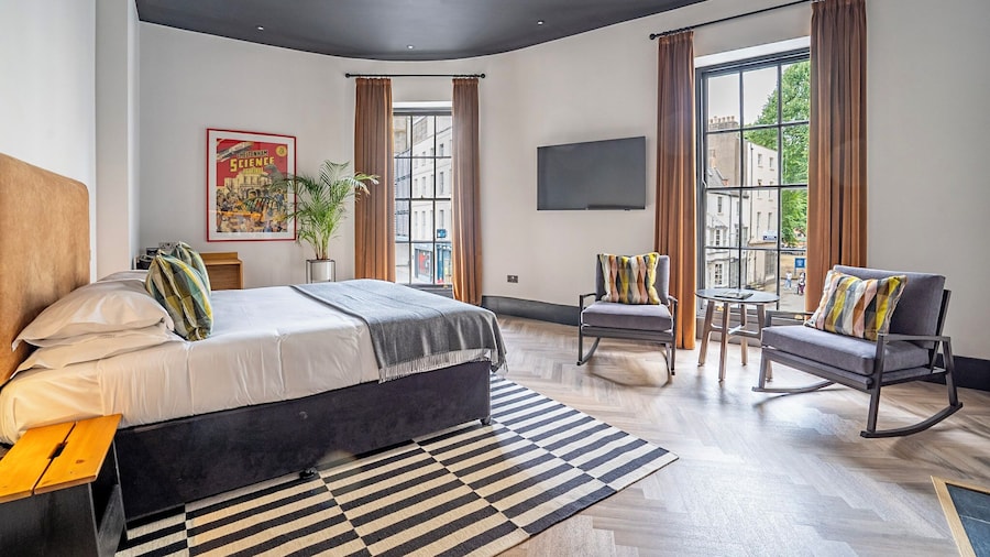 Crescent Place by Mansley