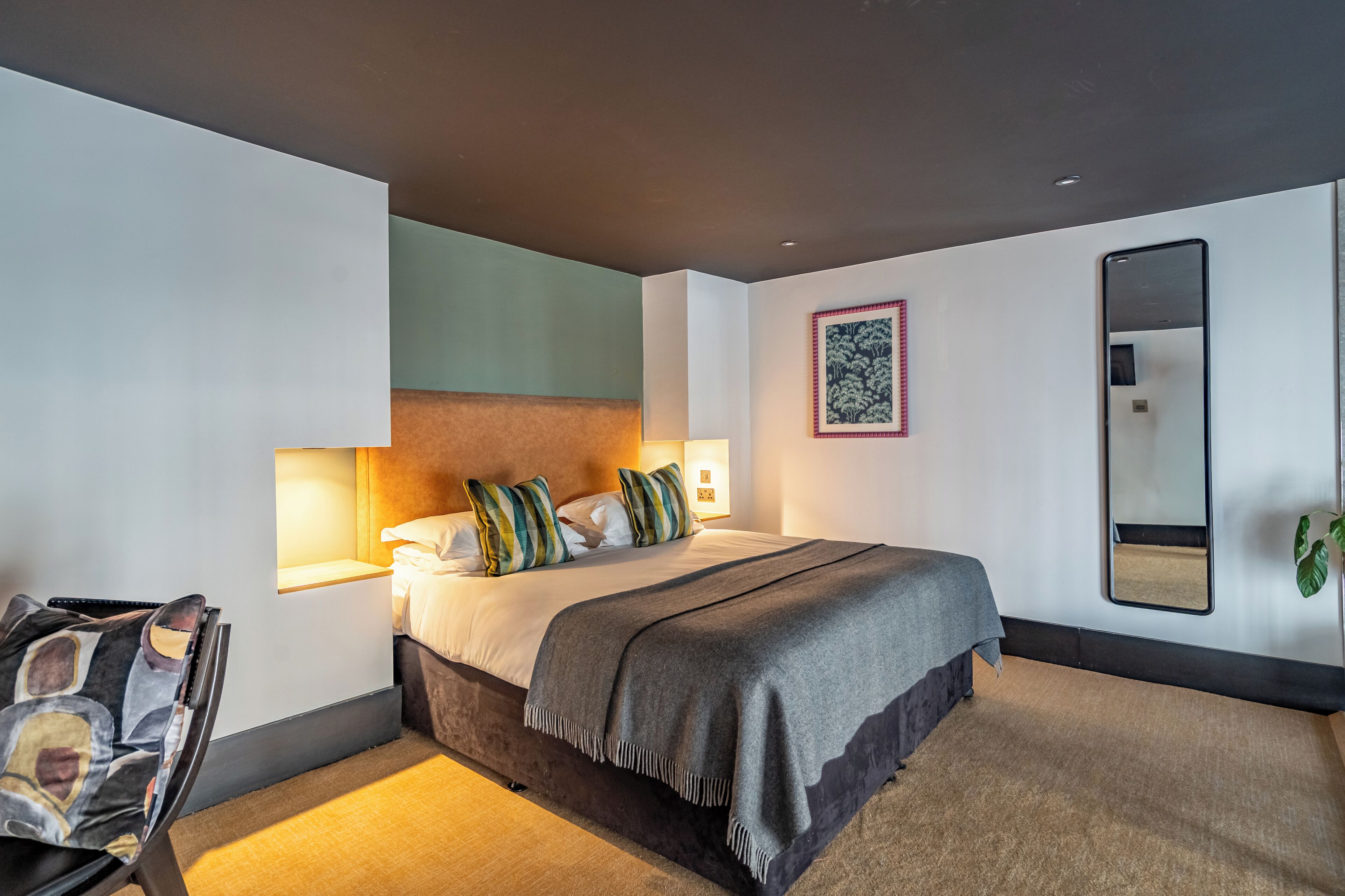 Habitación de lujo doble, 1 cama de matrimonio, no fumadores | Caja fuerte, decoración individual, mobiliario individual y escritorio