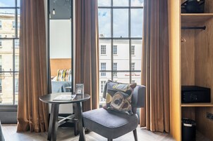 Habitación doble superior, 1 habitación, no fumadores | Caja fuerte, decoración individual, mobiliario individual y escritorio