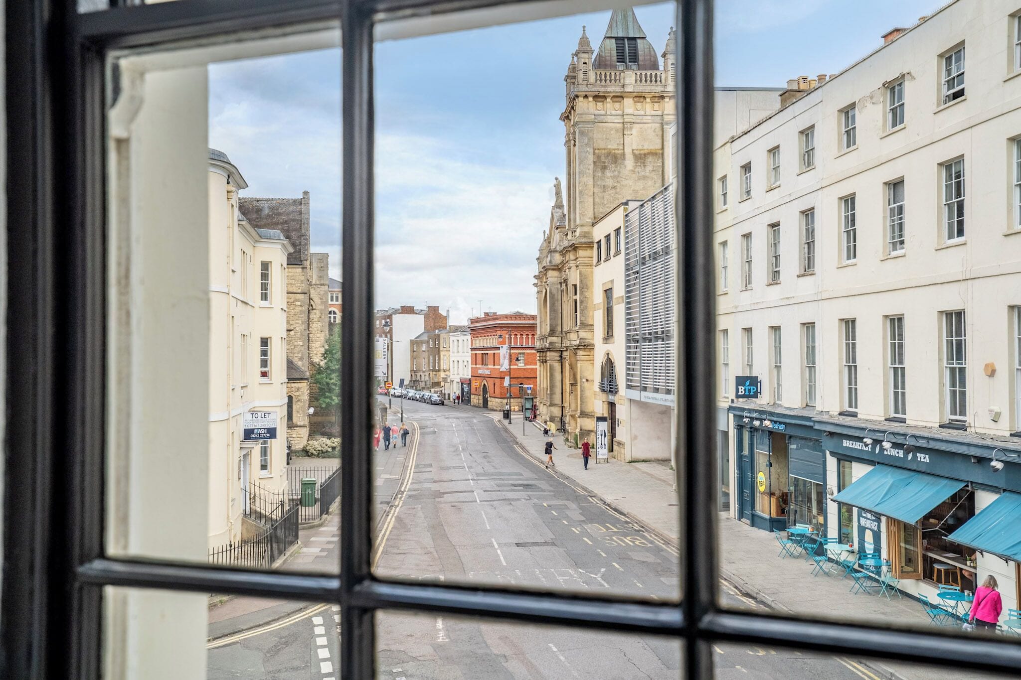 Deluxe Double Room, 1 Bedroom, Non Smoking | In-room safe, individually decorated, individually furnished, desk