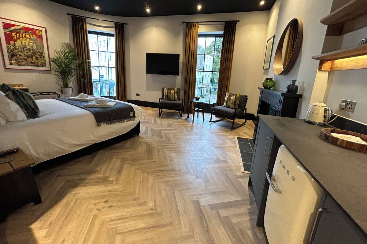 Deluxe dubbelrum - 1 sovrum - icke-rökare | 1 sovrum, värdeförvaringsskåp på rummet och individuell inredning