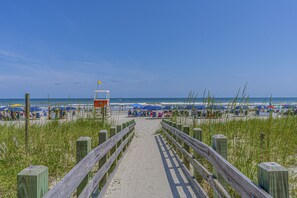 Una spiaggia nelle vicinanze