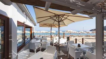 Private beach, white sand, sun-loungers, beach umbrellas