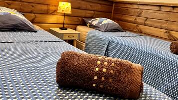 2 bedrooms, iron/ironing board, free WiFi, bed sheets